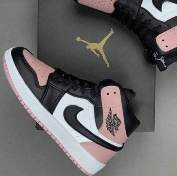 Jordan 1 Rosa/Branco/Preto