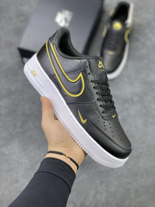 Nike Air Force Preto/Ouro