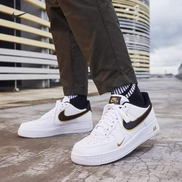 Nike Air Force Branco/Preto/Ouro